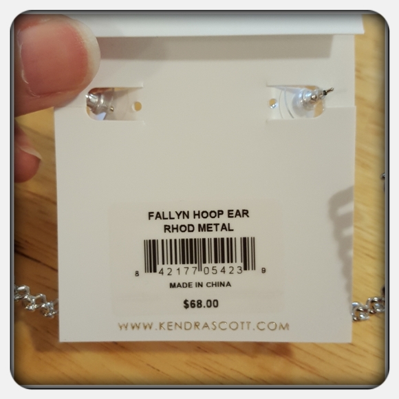 NWOT Kendra Scott Silver Fallyn Hoop Earrings - Picture 4 of 7